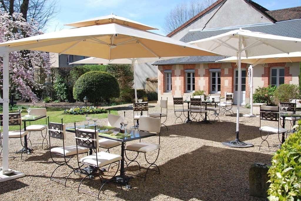 Le Clos De Bourgogne Moulins  Restoran fotoğraf